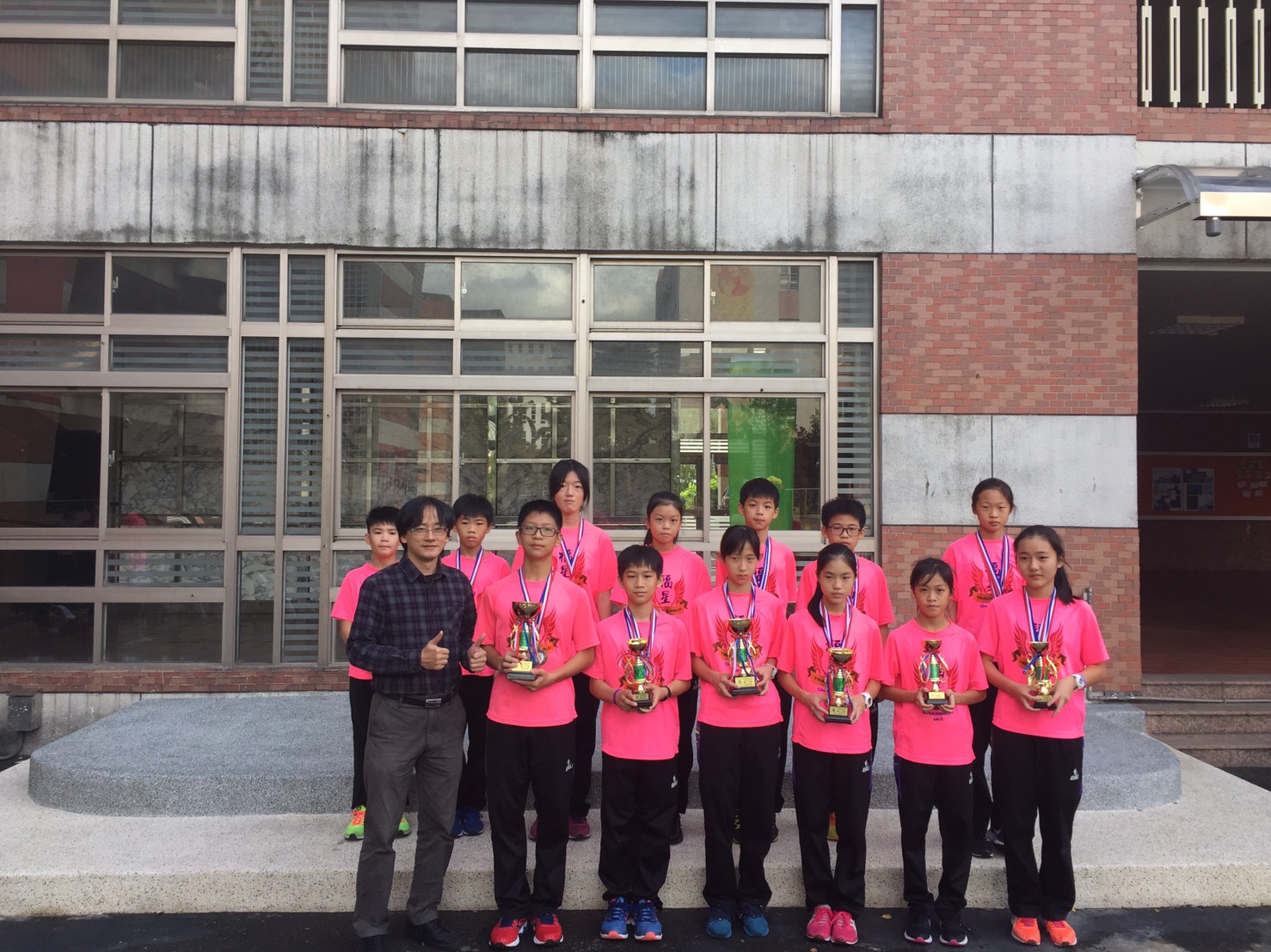 本校田徑隊參加臺北市106學年度西區運動會田徑比賽榮獲佳績