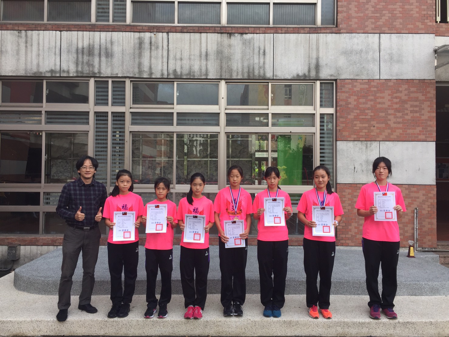 本校田徑隊參加臺北市106學年度西區運動會田徑比賽榮獲佳績