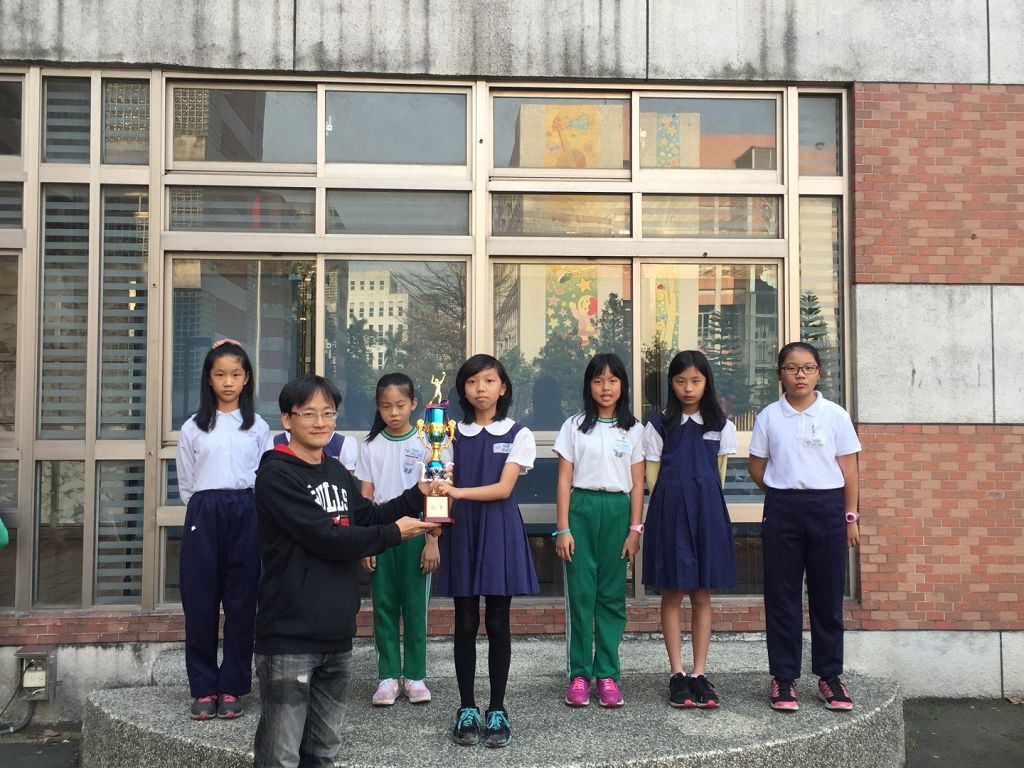 臺北市105學年度教育盃排球錦標賽本校六年級男童四年級女童榮獲殿軍