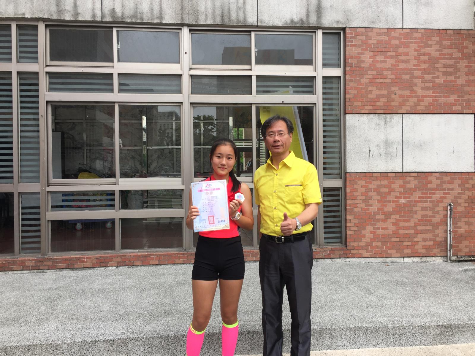 本校六年戊班沈言臻同學榮獲107全國小學田徑錦標賽 女子大隊接力銀牌！